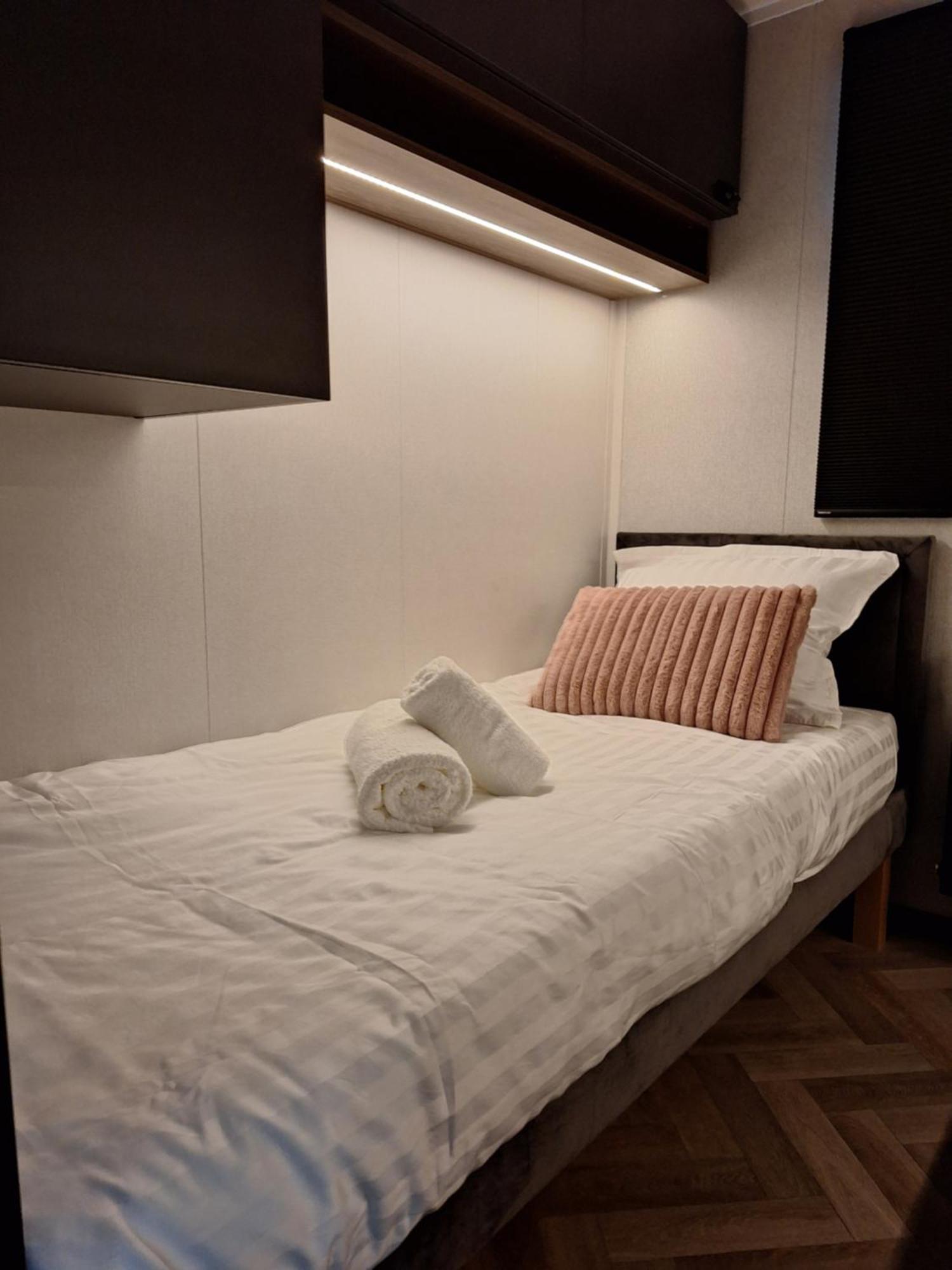 'Relax Lodge Sea' - Wellness Lodge In Zeeland - Private Sauna - Airco - Garden - Outdoor Swimming Pool - Free Wifi, Towels & Bed Linen Heinkenszand Exteriér fotografie